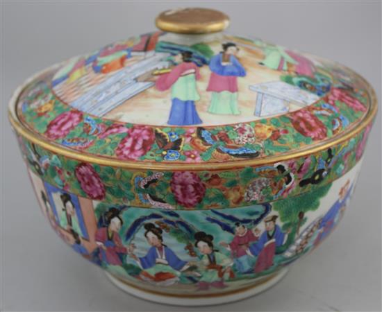 Chinese Canton-decorated famille rose bowl and cover, c.1830, diam. 25cm, bowl lacking handle(-)